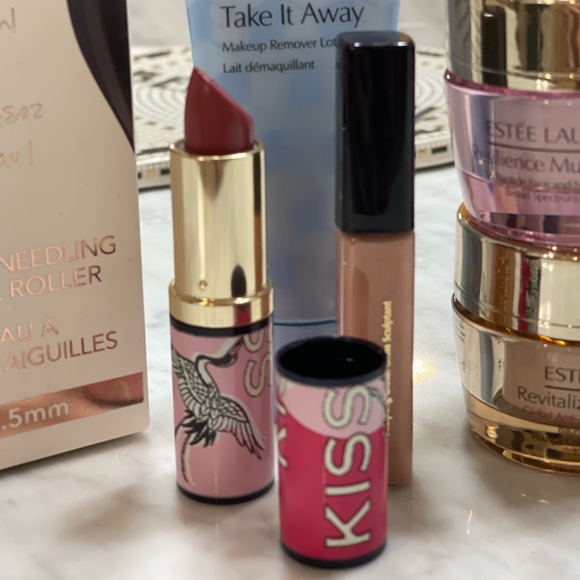 Estée Lauder skincare, lip and face roller set - Picture 3 of 5